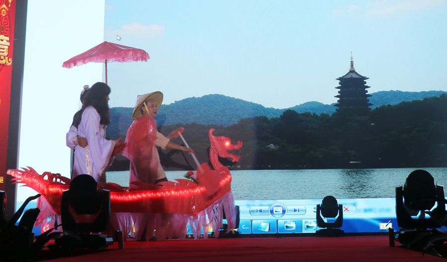 太阳集团tyc光电2019年联欢晚会\小品-新白娘子.jpg